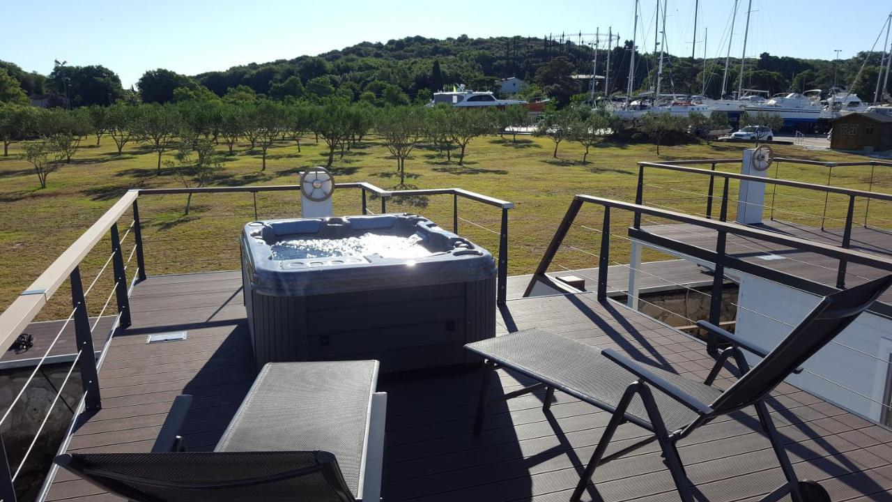 Hausboot Pula - Floating House Water Lily Hotel Luaran gambar