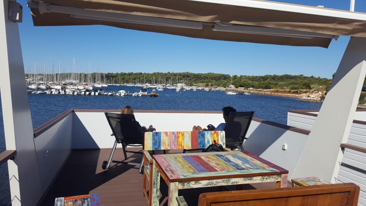 Hausboot Pula - Floating House Water Lily Hotel Luaran gambar